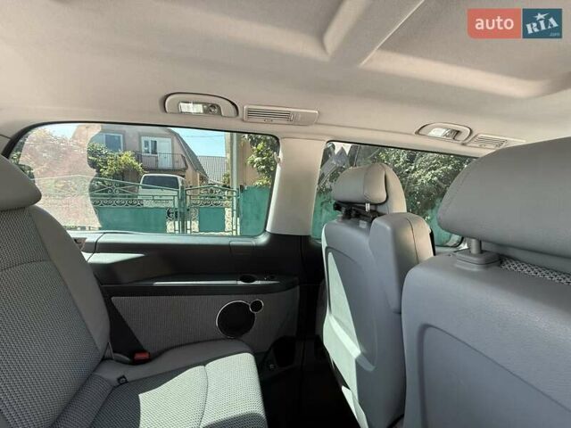 Серый Мерседес Виано, объемом двигателя 2.14 л и пробегом 293 тыс. км за 17900 $, фото 12 на Automoto.ua