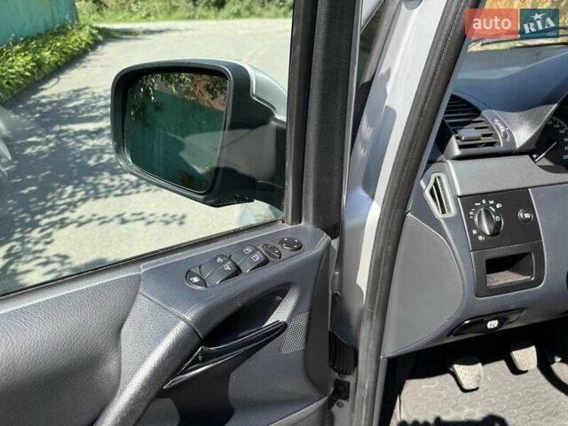Серый Мерседес Виано, объемом двигателя 2.14 л и пробегом 293 тыс. км за 17900 $, фото 24 на Automoto.ua