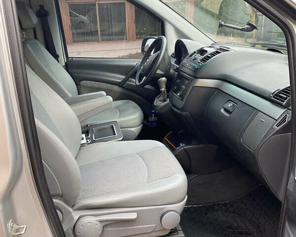 Серый Мерседес Виано, объемом двигателя 3.5 л и пробегом 305 тыс. км за 15700 $, фото 2 на Automoto.ua