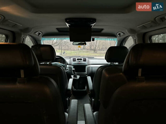 Серый Мерседес Виано, объемом двигателя 2.14 л и пробегом 392 тыс. км за 24000 $, фото 29 на Automoto.ua