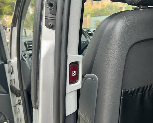 Серый Мерседес Виано, объемом двигателя 2.2 л и пробегом 226 тыс. км за 24200 $, фото 19 на Automoto.ua