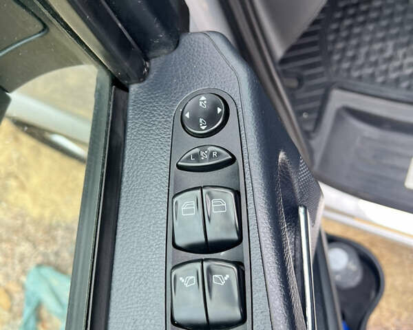 Серый Мерседес Виано, объемом двигателя 2.2 л и пробегом 226 тыс. км за 24200 $, фото 40 на Automoto.ua