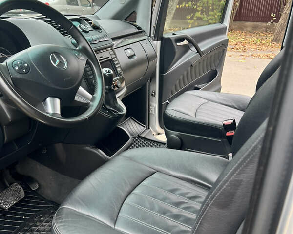 Серый Мерседес Виано, объемом двигателя 2.2 л и пробегом 226 тыс. км за 24200 $, фото 2 на Automoto.ua