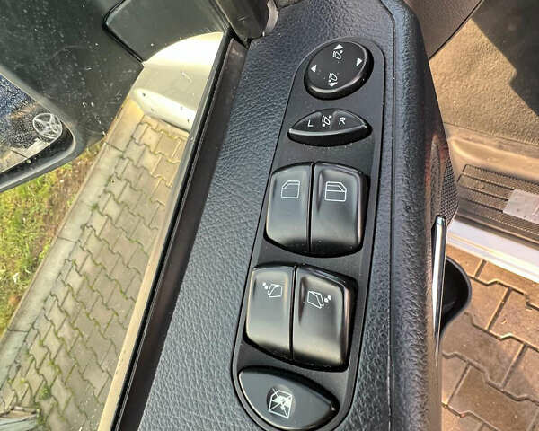 Сірий Мерседес Віано, об'ємом двигуна 3 л та пробігом 235 тис. км за 25600 $, фото 14 на Automoto.ua