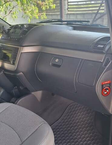 Синий Мерседес Виано, объемом двигателя 2.14 л и пробегом 310 тыс. км за 19999 $, фото 3 на Automoto.ua