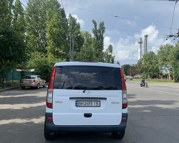 Белый Мерседес Vito 109, объемом двигателя 2.2 л и пробегом 280 тыс. км за 7507 $, фото 2 на Automoto.ua