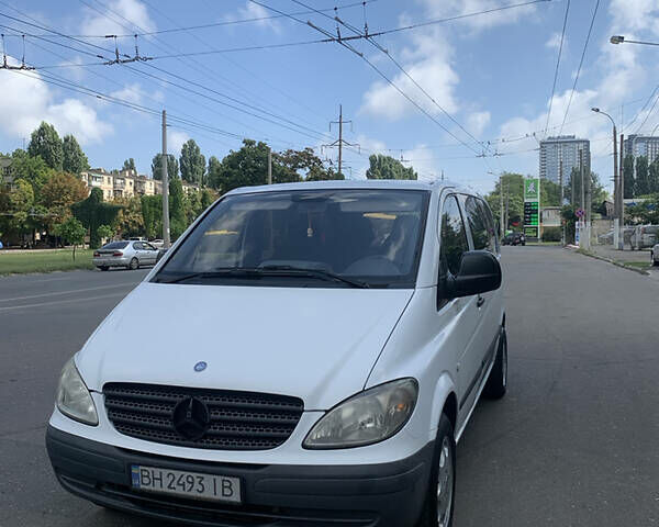 Белый Мерседес Vito 109, объемом двигателя 2.2 л и пробегом 280 тыс. км за 7507 $, фото 1 на Automoto.ua