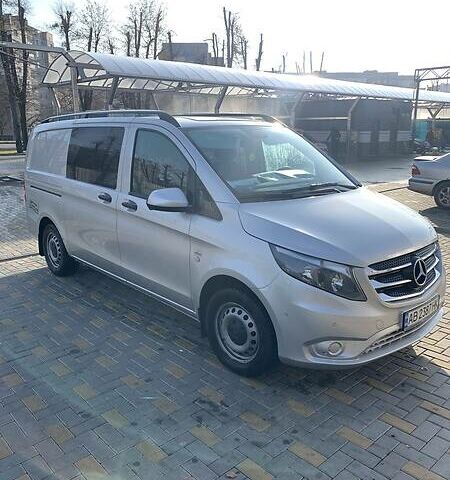 Серый Мерседес Vito 114, объемом двигателя 2.1 л и пробегом 170 тыс. км за 21500 $, фото 2 на Automoto.ua