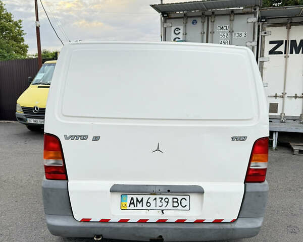 Белый Мерседес Вито, объемом двигателя 2.3 л и пробегом 410 тыс. км за 3500 $, фото 3 на Automoto.ua