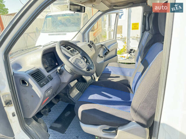 Белый Мерседес Вито, объемом двигателя 2.3 л и пробегом 410 тыс. км за 3500 $, фото 6 на Automoto.ua