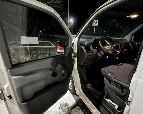 Белый Мерседес Вито, объемом двигателя 2.3 л и пробегом 397 тыс. км за 3000 $, фото 17 на Automoto.ua