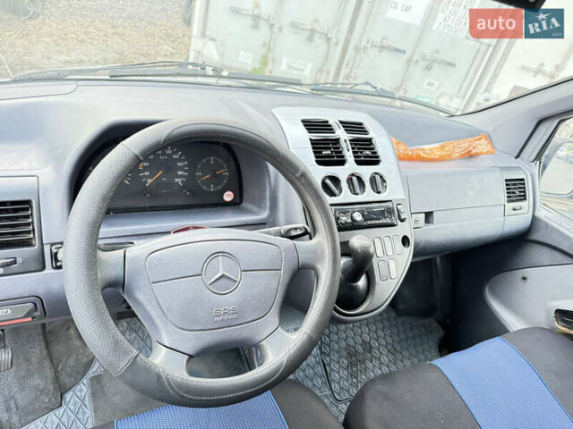 Белый Мерседес Вито, объемом двигателя 2.3 л и пробегом 410 тыс. км за 3500 $, фото 2 на Automoto.ua