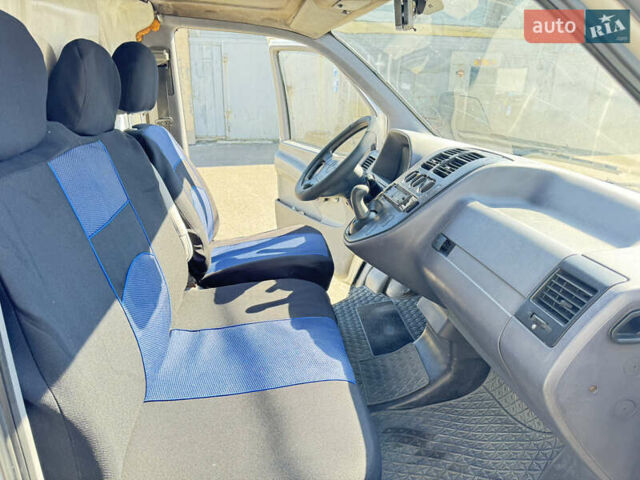 Белый Мерседес Вито, объемом двигателя 2.3 л и пробегом 410 тыс. км за 3500 $, фото 4 на Automoto.ua