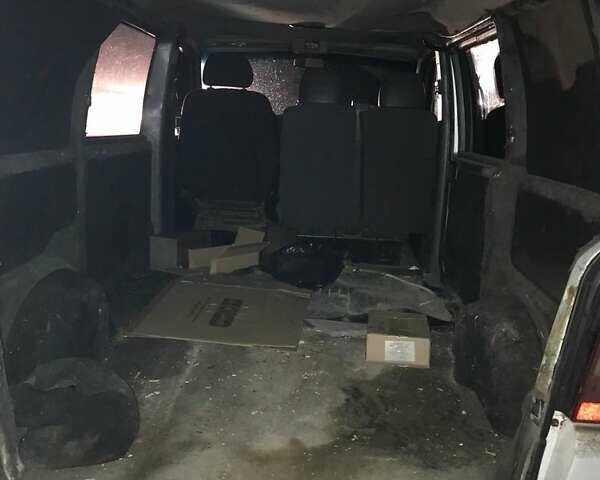 Білий Мерседес Віто, об'ємом двигуна 2.3 л та пробігом 300 тис. км за 1500 $, фото 4 на Automoto.ua