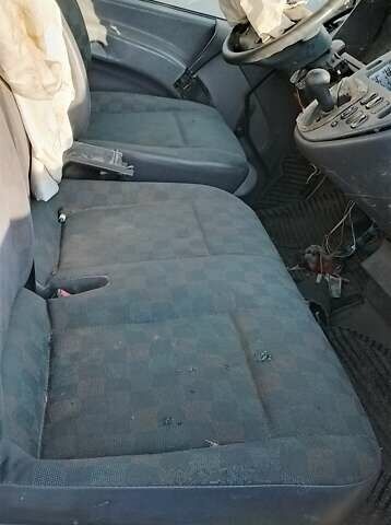 Белый Мерседес Вито, объемом двигателя 2.15 л и пробегом 370 тыс. км за 1400 $, фото 3 на Automoto.ua