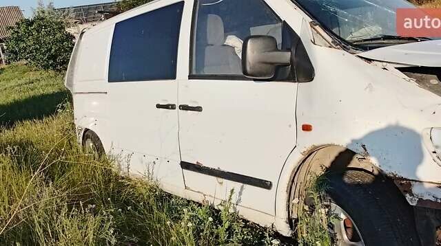 Белый Мерседес Вито, объемом двигателя 2.15 л и пробегом 370 тыс. км за 1400 $, фото 2 на Automoto.ua