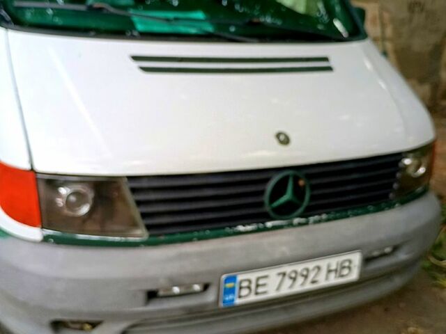 Белый Мерседес Вито, объемом двигателя 2.1 л и пробегом 386 тыс. км за 3900 $, фото 2 на Automoto.ua