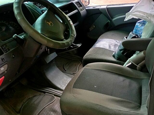 Белый Мерседес Вито, объемом двигателя 2.1 л и пробегом 386 тыс. км за 3900 $, фото 10 на Automoto.ua