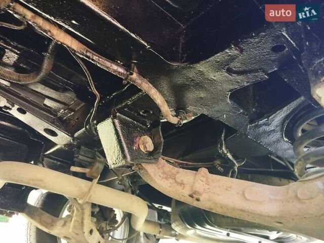 Білий Мерседес Віто, об'ємом двигуна 2.15 л та пробігом 350 тис. км за 4499 $, фото 8 на Automoto.ua