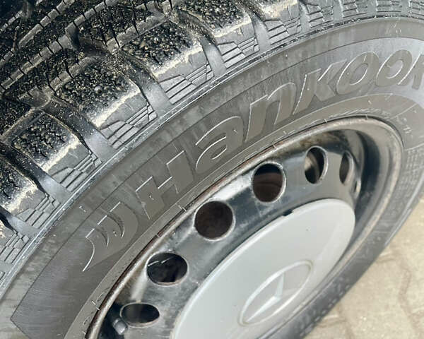 Белый Мерседес Вито, объемом двигателя 2.15 л и пробегом 300 тыс. км за 2900 $, фото 7 на Automoto.ua