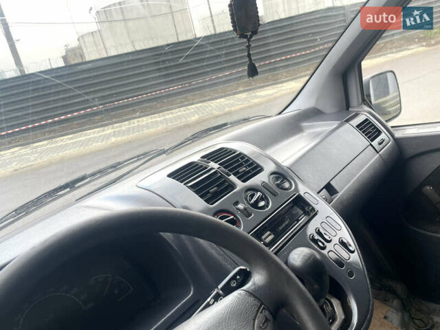 Белый Мерседес Вито, объемом двигателя 2.15 л и пробегом 300 тыс. км за 2900 $, фото 3 на Automoto.ua