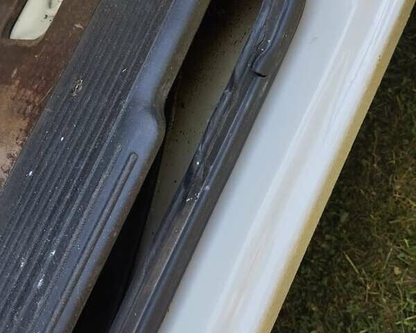 Білий Мерседес Віто, об'ємом двигуна 2.15 л та пробігом 350 тис. км за 4499 $, фото 12 на Automoto.ua