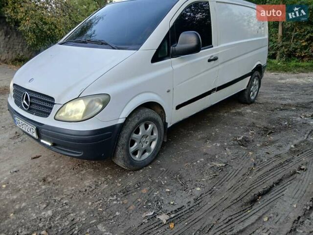 Белый Мерседес Вито, объемом двигателя 2.15 л и пробегом 300 тыс. км за 3000 $, фото 2 на Automoto.ua