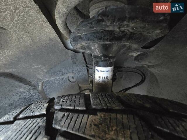 Белый Мерседес Вито, объемом двигателя 2.15 л и пробегом 388 тыс. км за 4800 $, фото 24 на Automoto.ua