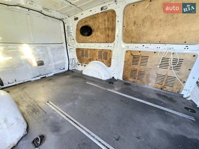 Белый Мерседес Вито, объемом двигателя 2.15 л и пробегом 388 тыс. км за 4800 $, фото 16 на Automoto.ua