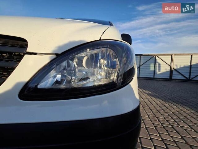 Белый Мерседес Вито, объемом двигателя 2.15 л и пробегом 388 тыс. км за 4800 $, фото 19 на Automoto.ua