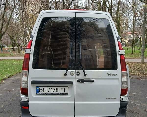 Белый Мерседес Вито, объемом двигателя 2.15 л и пробегом 570 тыс. км за 7500 $, фото 6 на Automoto.ua