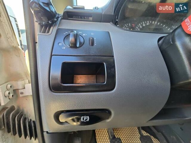 Белый Мерседес Вито, объемом двигателя 2.15 л и пробегом 388 тыс. км за 4800 $, фото 14 на Automoto.ua