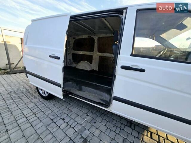 Белый Мерседес Вито, объемом двигателя 2.15 л и пробегом 388 тыс. км за 4800 $, фото 17 на Automoto.ua