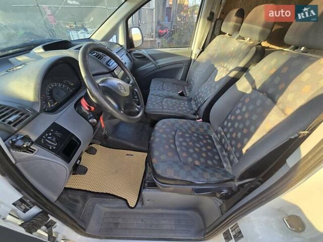 Белый Мерседес Вито, объемом двигателя 2.15 л и пробегом 388 тыс. км за 4800 $, фото 12 на Automoto.ua