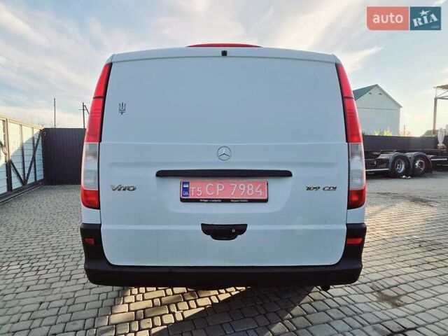 Белый Мерседес Вито, объемом двигателя 2.15 л и пробегом 388 тыс. км за 4800 $, фото 28 на Automoto.ua