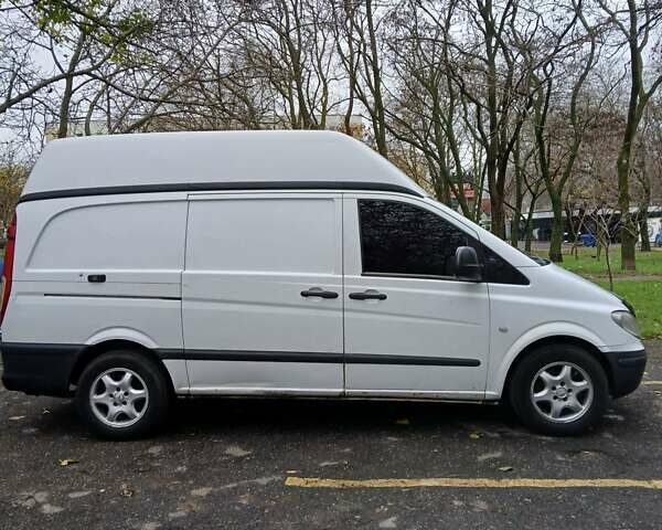 Белый Мерседес Вито, объемом двигателя 2.15 л и пробегом 570 тыс. км за 7500 $, фото 3 на Automoto.ua