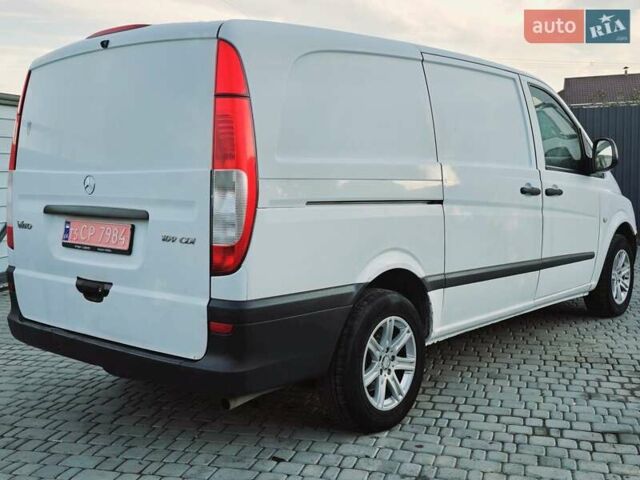Белый Мерседес Вито, объемом двигателя 2.15 л и пробегом 388 тыс. км за 4800 $, фото 2 на Automoto.ua