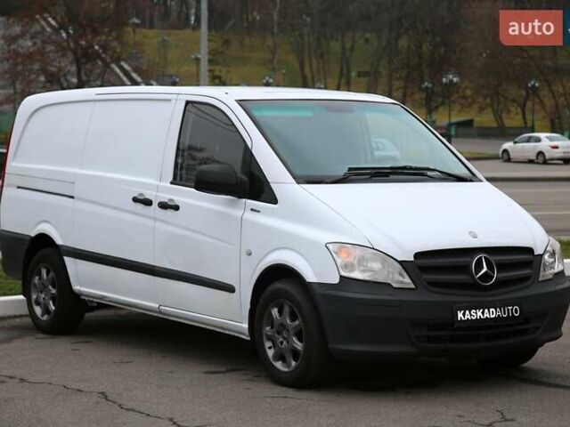Белый Мерседес Вито, объемом двигателя 2.14 л и пробегом 528 тыс. км за 9900 $, фото 2 на Automoto.ua