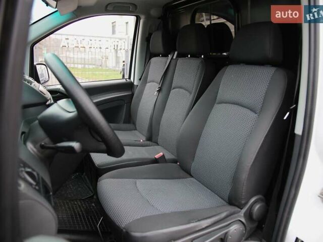 Белый Мерседес Вито, объемом двигателя 2.14 л и пробегом 528 тыс. км за 9900 $, фото 6 на Automoto.ua