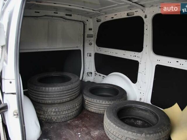 Белый Мерседес Вито, объемом двигателя 2.14 л и пробегом 528 тыс. км за 9900 $, фото 7 на Automoto.ua