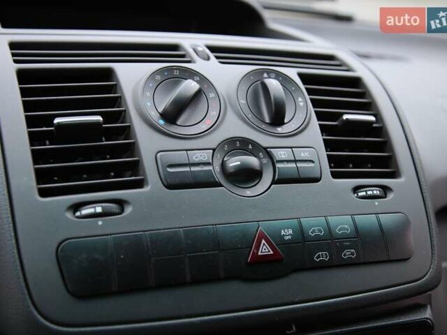 Белый Мерседес Вито, объемом двигателя 2.14 л и пробегом 528 тыс. км за 9900 $, фото 13 на Automoto.ua