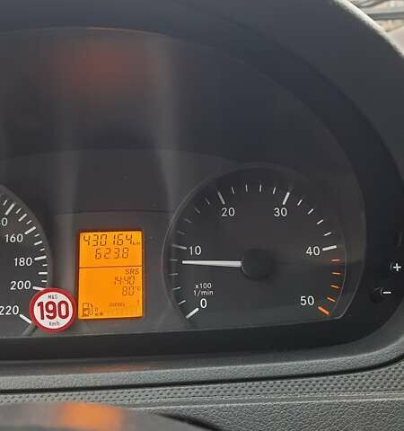 Белый Мерседес Вито, объемом двигателя 2.14 л и пробегом 430 тыс. км за 9100 $, фото 1 на Automoto.ua