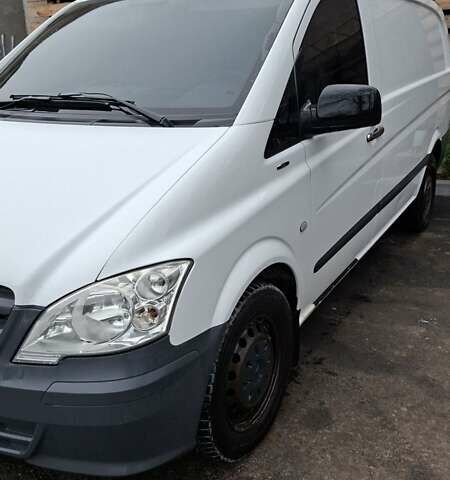 Белый Мерседес Вито, объемом двигателя 2.14 л и пробегом 270 тыс. км за 10500 $, фото 1 на Automoto.ua