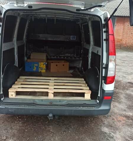 Белый Мерседес Вито, объемом двигателя 2.14 л и пробегом 213 тыс. км за 13500 $, фото 1 на Automoto.ua