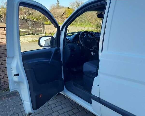 Белый Мерседес Вито, объемом двигателя 2.14 л и пробегом 456 тыс. км за 8000 $, фото 29 на Automoto.ua