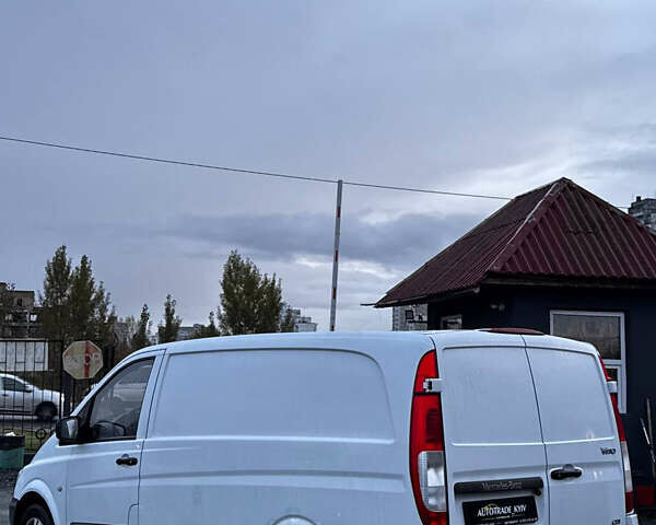 Белый Мерседес Вито, объемом двигателя 2.14 л и пробегом 268 тыс. км за 7850 $, фото 4 на Automoto.ua