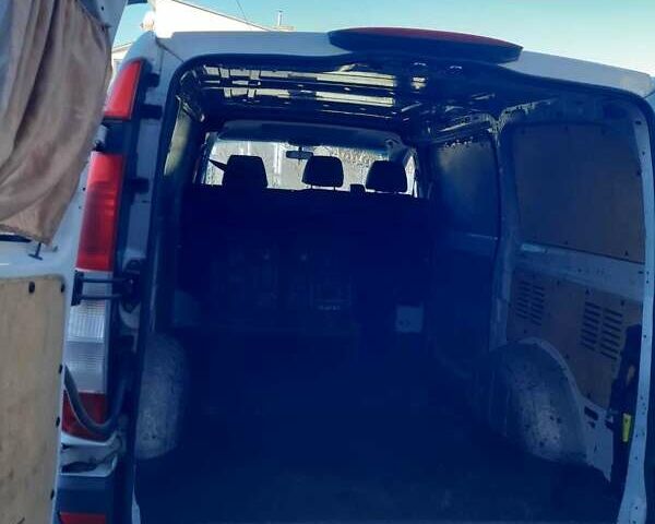 Белый Мерседес Вито, объемом двигателя 2.14 л и пробегом 456 тыс. км за 8000 $, фото 31 на Automoto.ua