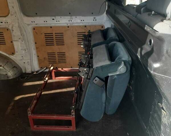 Белый Мерседес Вито, объемом двигателя 2.14 л и пробегом 456 тыс. км за 8000 $, фото 14 на Automoto.ua