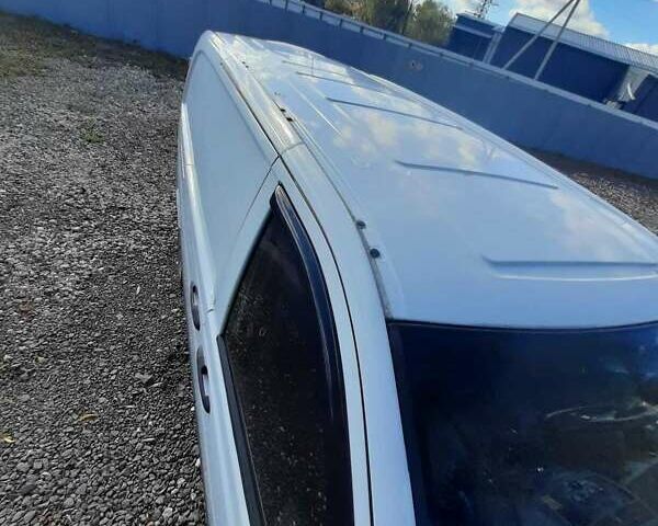 Белый Мерседес Вито, объемом двигателя 2.14 л и пробегом 456 тыс. км за 8000 $, фото 6 на Automoto.ua