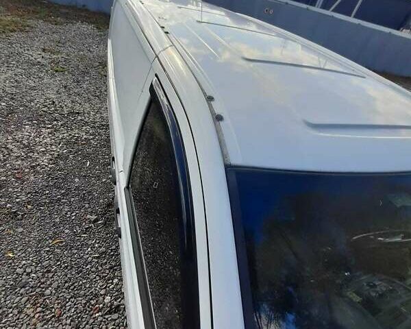 Белый Мерседес Вито, объемом двигателя 2.14 л и пробегом 456 тыс. км за 8000 $, фото 17 на Automoto.ua